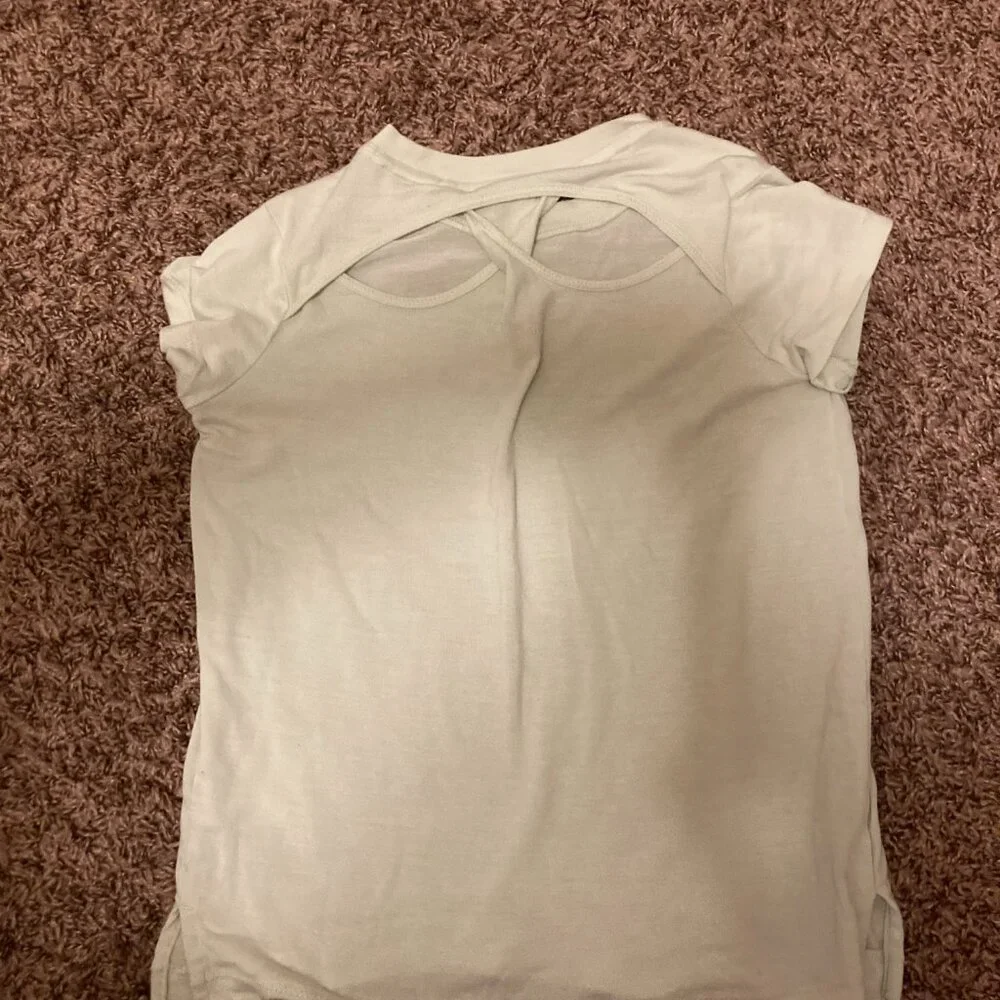 Athleta Girl Twist N Shout Tee Medium 8-10 Short Sleeve Light Green Cutout Back